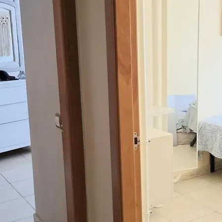 Fast Wi-fi- Private Rooftop Terrace- 2 Bed Apartamento